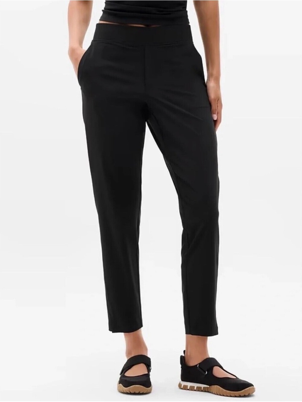 EUC Women’s Athleta Black Ankle Mid Rise Pants- Size 8